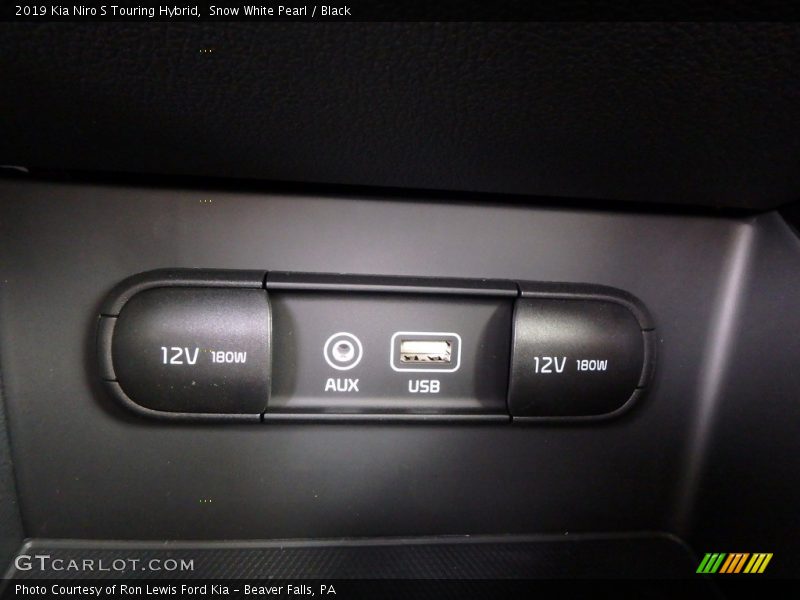 Snow White Pearl / Black 2019 Kia Niro S Touring Hybrid