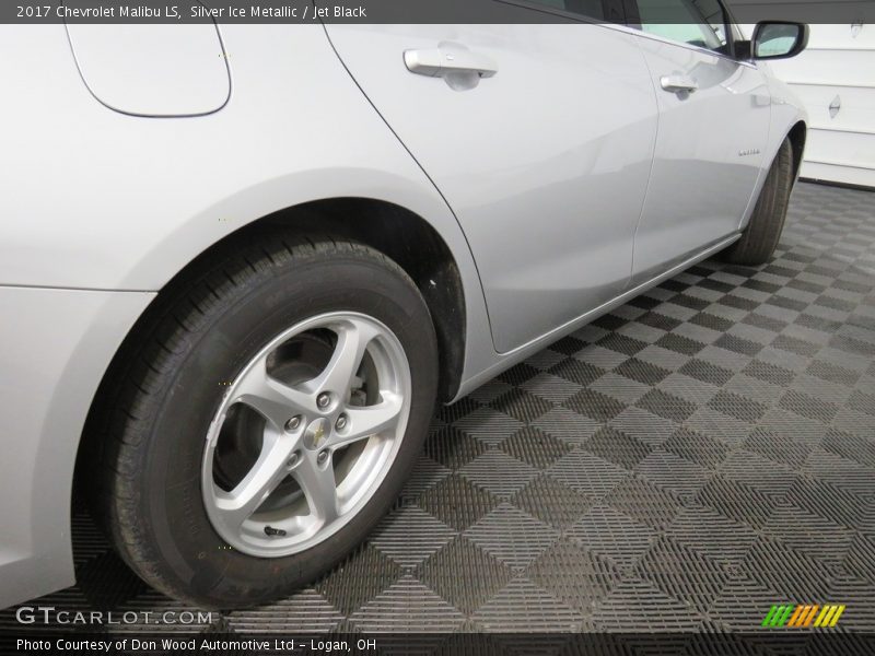 Silver Ice Metallic / Jet Black 2017 Chevrolet Malibu LS