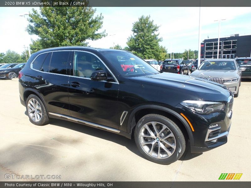 Front 3/4 View of 2020 X5 xDrive40i