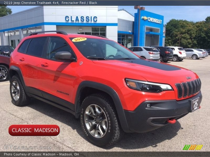 Firecracker Red / Black 2019 Jeep Cherokee Trailhawk 4x4