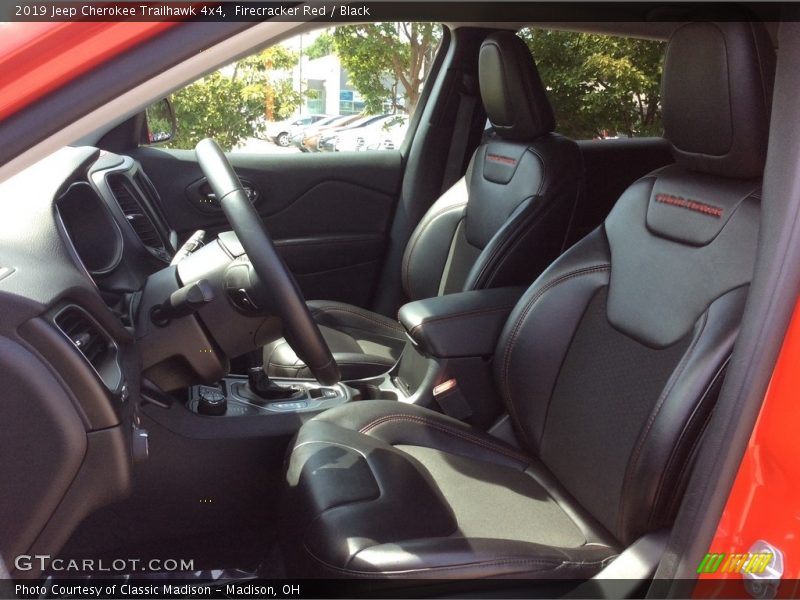 Front Seat of 2019 Cherokee Trailhawk 4x4