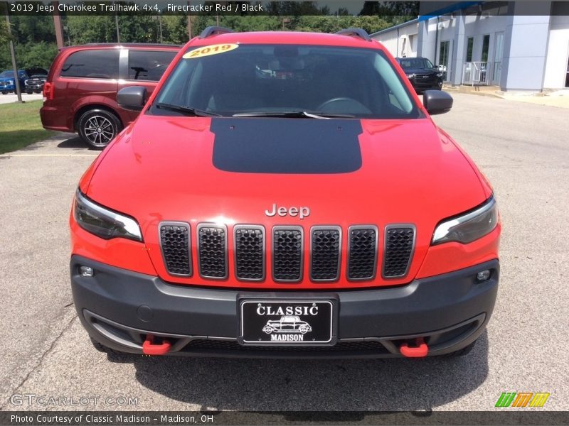 Firecracker Red / Black 2019 Jeep Cherokee Trailhawk 4x4