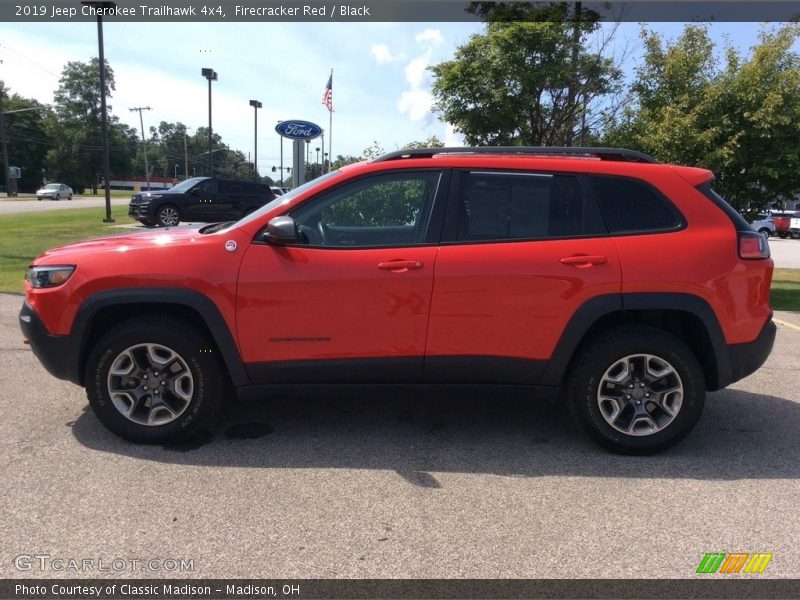 Firecracker Red / Black 2019 Jeep Cherokee Trailhawk 4x4