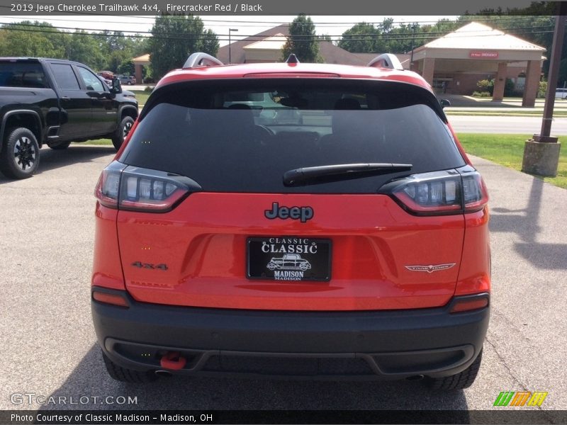 Firecracker Red / Black 2019 Jeep Cherokee Trailhawk 4x4