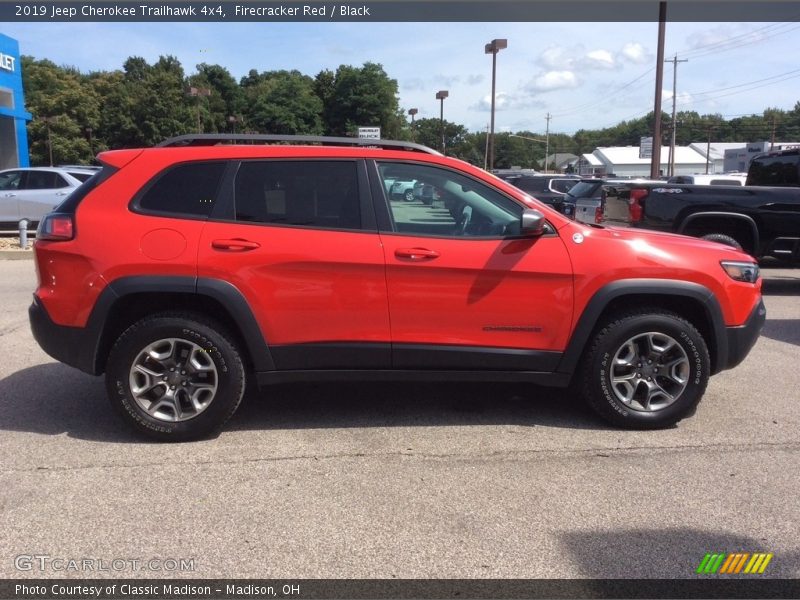 Firecracker Red / Black 2019 Jeep Cherokee Trailhawk 4x4