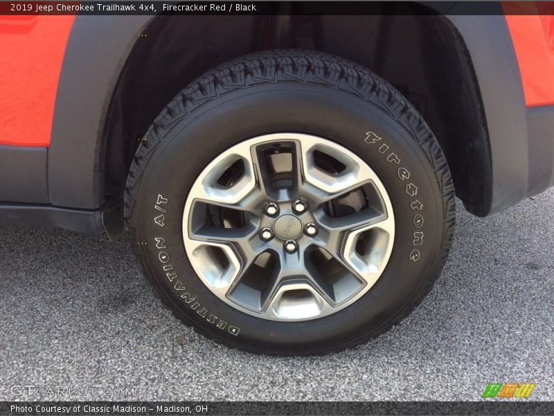  2019 Cherokee Trailhawk 4x4 Wheel
