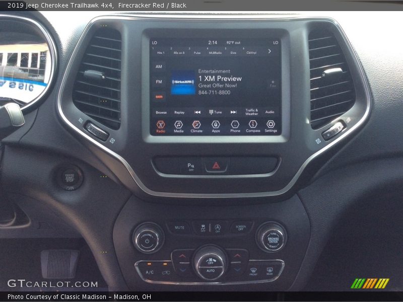Controls of 2019 Cherokee Trailhawk 4x4