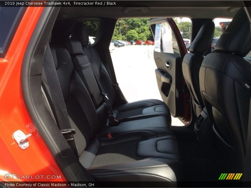 Firecracker Red / Black 2019 Jeep Cherokee Trailhawk 4x4