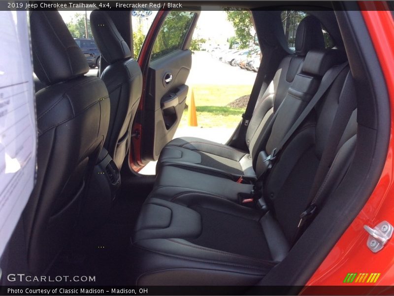 Firecracker Red / Black 2019 Jeep Cherokee Trailhawk 4x4