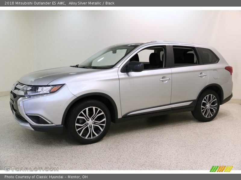 Front 3/4 View of 2018 Outlander ES AWC