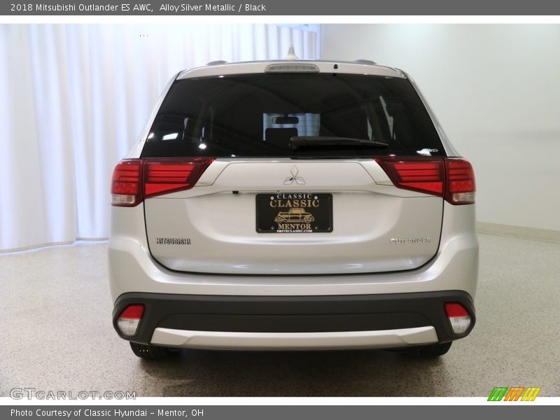 Alloy Silver Metallic / Black 2018 Mitsubishi Outlander ES AWC