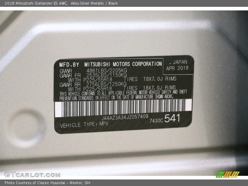 Alloy Silver Metallic / Black 2018 Mitsubishi Outlander ES AWC