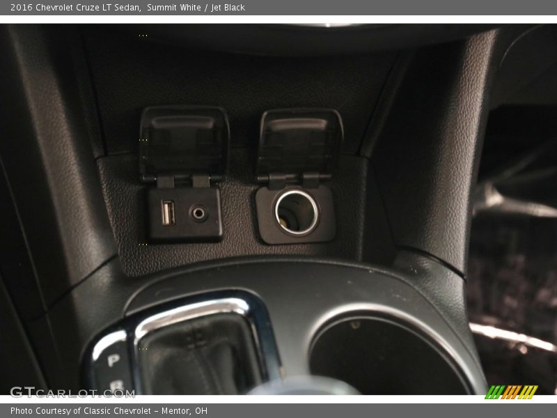 Summit White / Jet Black 2016 Chevrolet Cruze LT Sedan