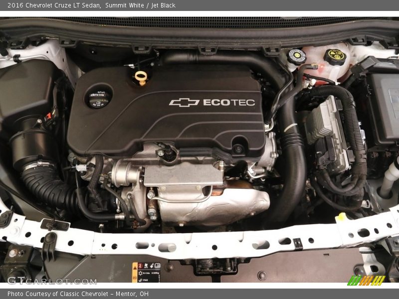 Summit White / Jet Black 2016 Chevrolet Cruze LT Sedan