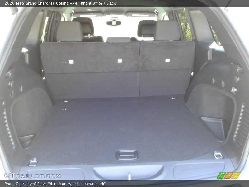 Bright White / Black 2020 Jeep Grand Cherokee Upland 4x4