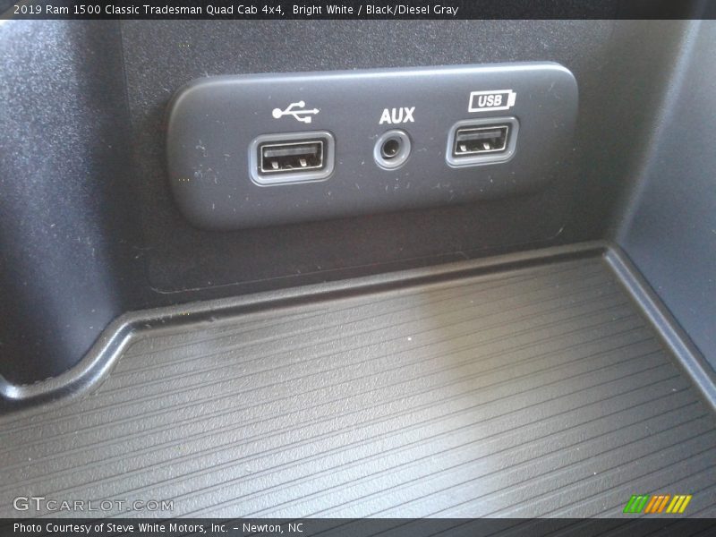 Bright White / Black/Diesel Gray 2019 Ram 1500 Classic Tradesman Quad Cab 4x4