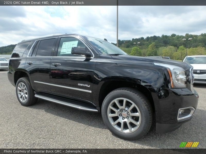 Front 3/4 View of 2020 Yukon Denali 4WD