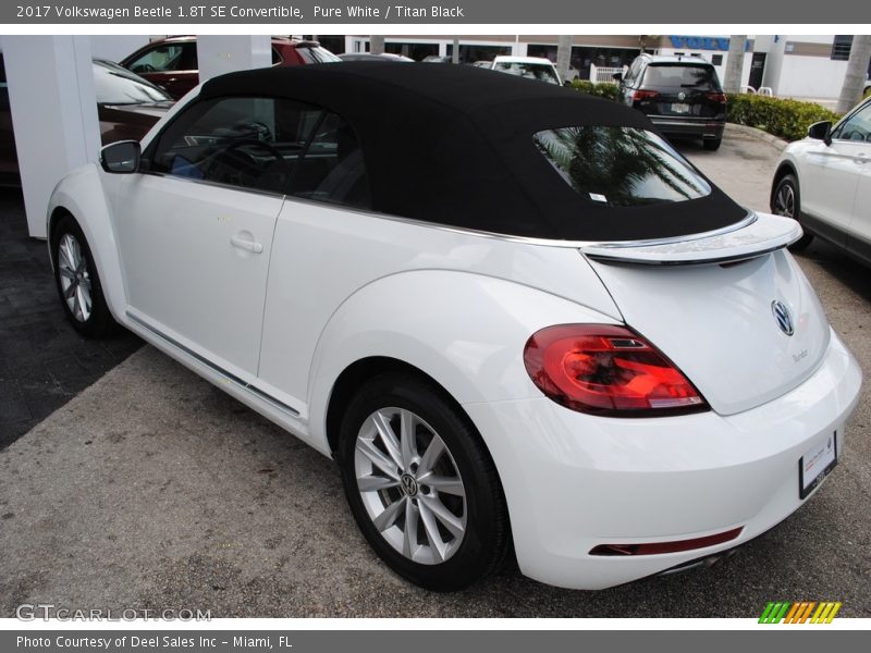 Pure White / Titan Black 2017 Volkswagen Beetle 1.8T SE Convertible