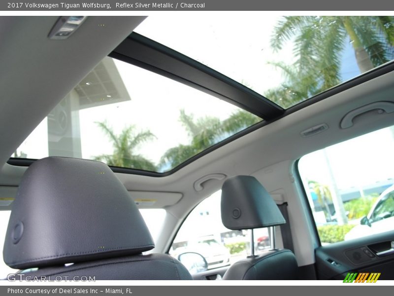 Reflex Silver Metallic / Charcoal 2017 Volkswagen Tiguan Wolfsburg