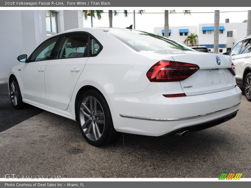 Pure White / Titan Black 2018 Volkswagen Passat R-Line