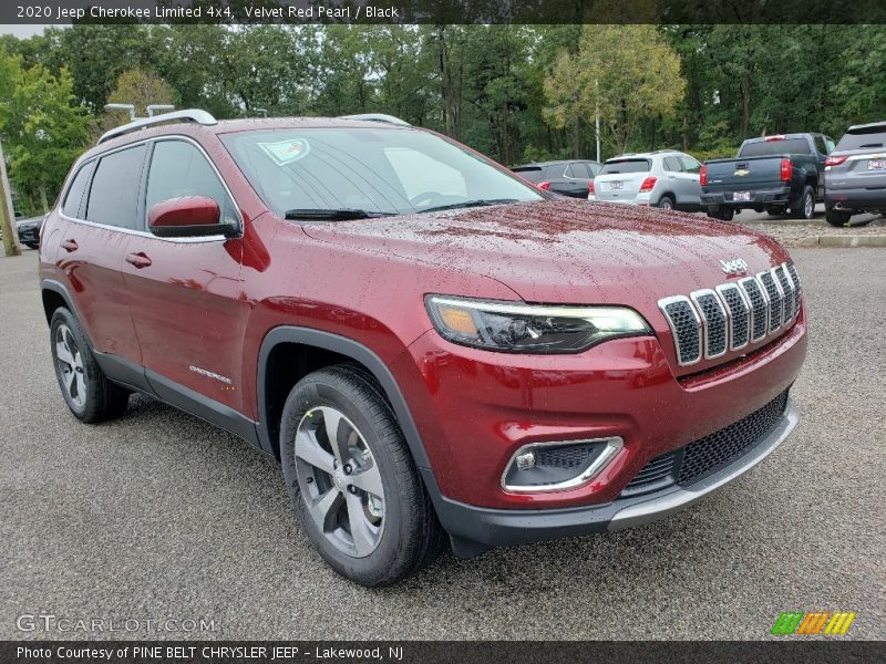 Front 3/4 View of 2020 Cherokee Limited 4x4