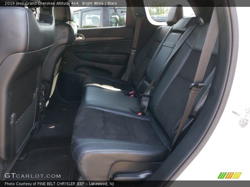 Bright White / Black 2019 Jeep Grand Cherokee Altitude 4x4