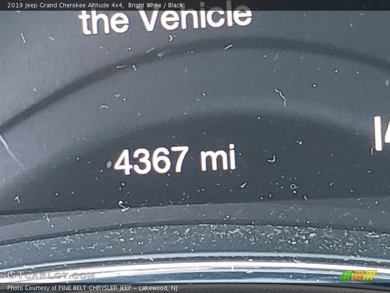 Bright White / Black 2019 Jeep Grand Cherokee Altitude 4x4