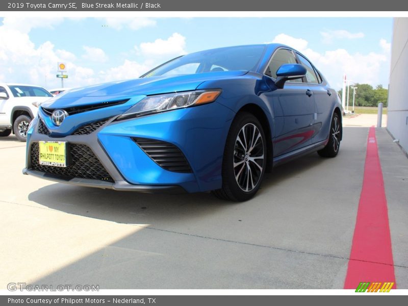 Blue Streak Metallic / Black 2019 Toyota Camry SE