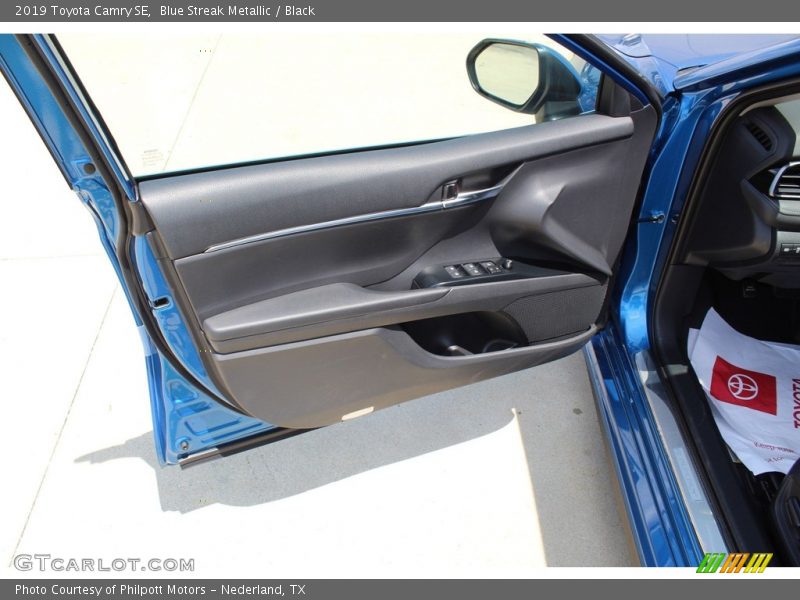 Blue Streak Metallic / Black 2019 Toyota Camry SE