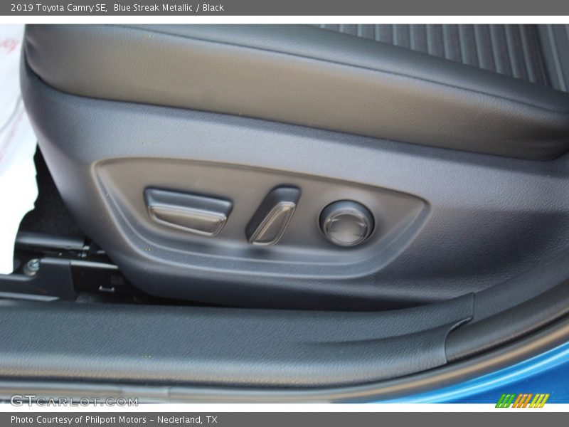 Blue Streak Metallic / Black 2019 Toyota Camry SE