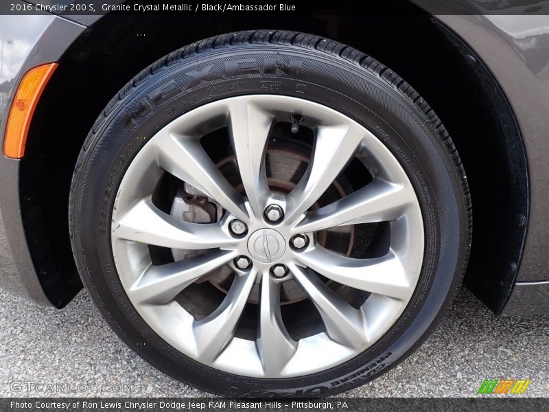 Granite Crystal Metallic / Black/Ambassador Blue 2016 Chrysler 200 S
