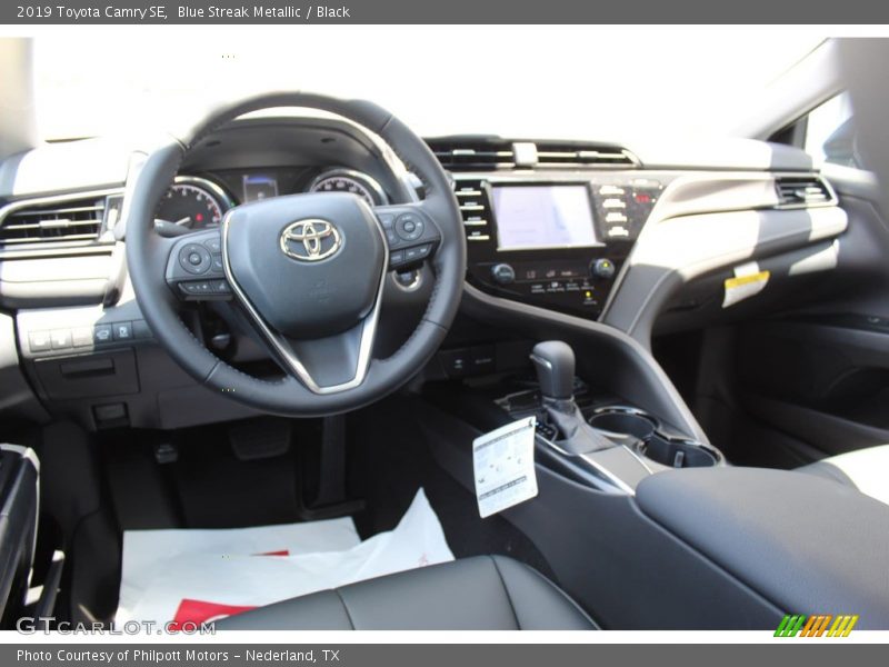 Blue Streak Metallic / Black 2019 Toyota Camry SE