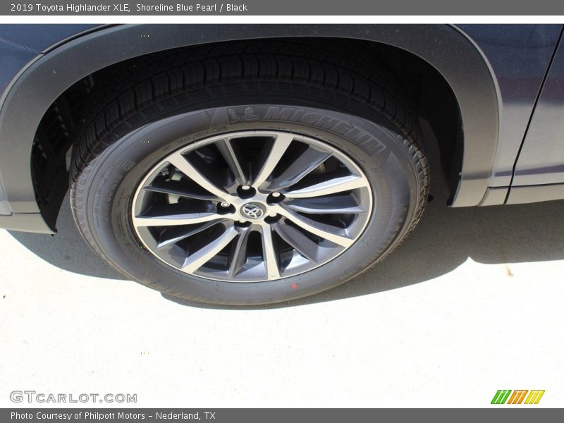 Shoreline Blue Pearl / Black 2019 Toyota Highlander XLE