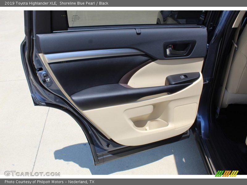 Shoreline Blue Pearl / Black 2019 Toyota Highlander XLE