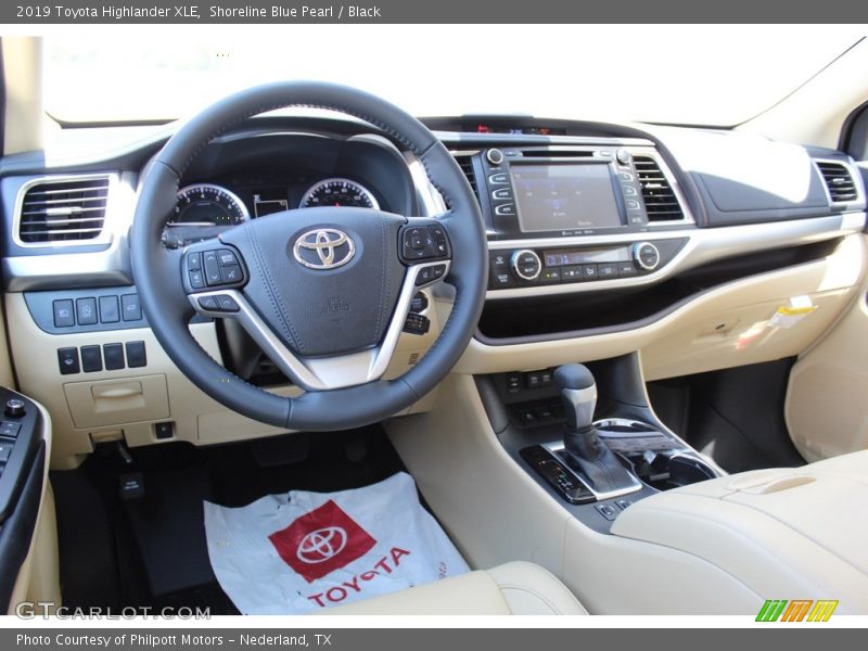 Shoreline Blue Pearl / Black 2019 Toyota Highlander XLE