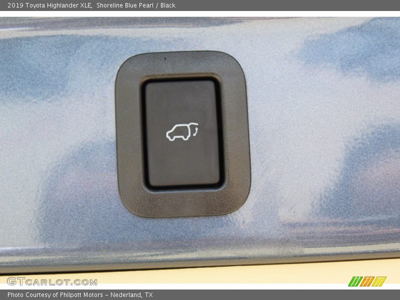 Shoreline Blue Pearl / Black 2019 Toyota Highlander XLE