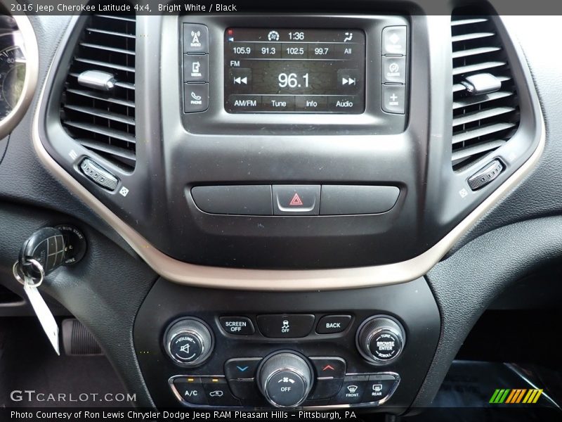 Bright White / Black 2016 Jeep Cherokee Latitude 4x4