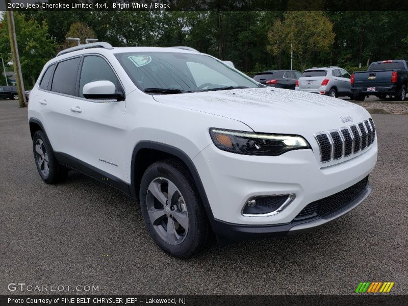 Front 3/4 View of 2020 Cherokee Limited 4x4