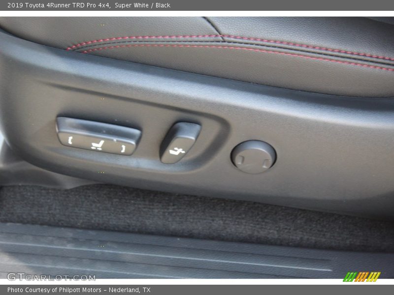 Super White / Black 2019 Toyota 4Runner TRD Pro 4x4