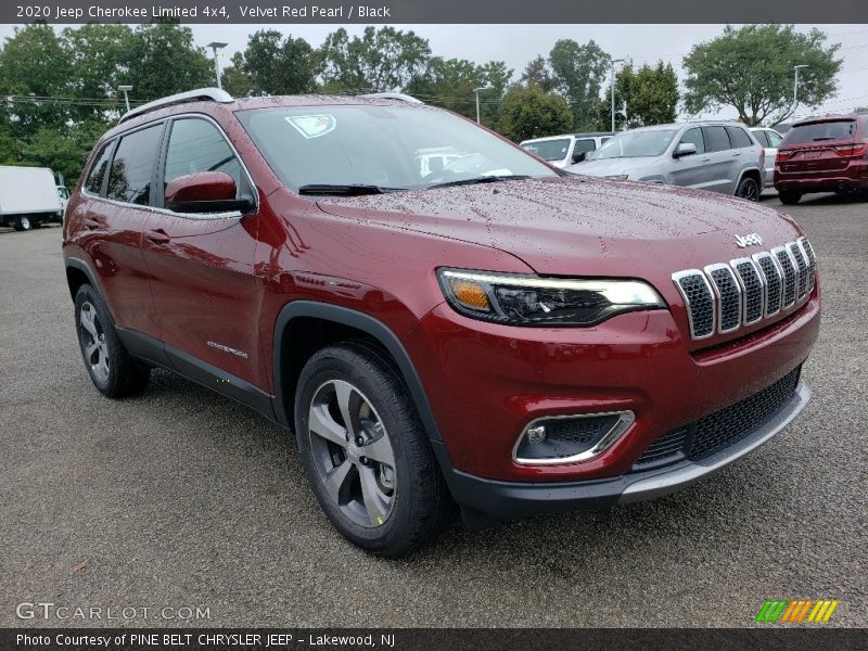 Front 3/4 View of 2020 Cherokee Limited 4x4