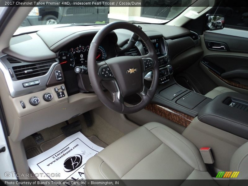 Iridescent Pearl Tricoat / Cocoa/Dune 2017 Chevrolet Tahoe Premier 4WD