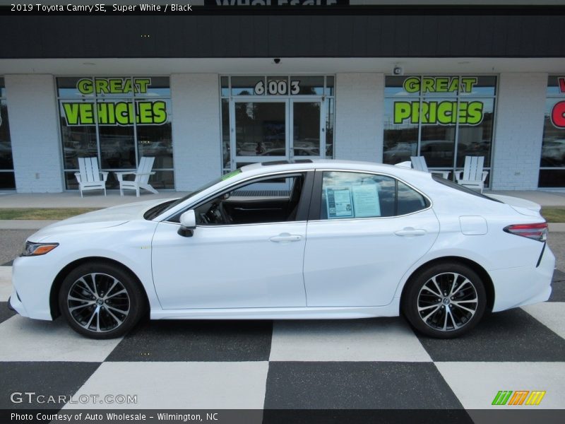 Super White / Black 2019 Toyota Camry SE