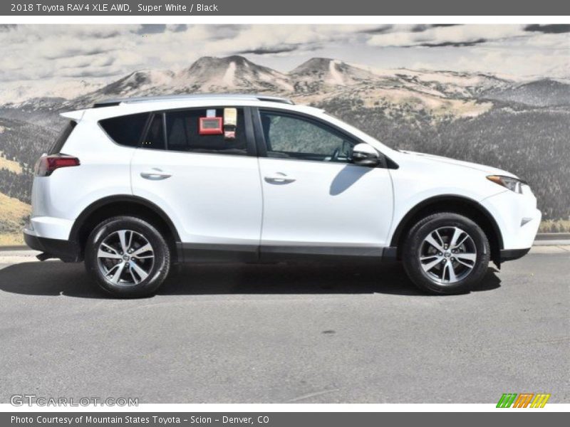 Super White / Black 2018 Toyota RAV4 XLE AWD