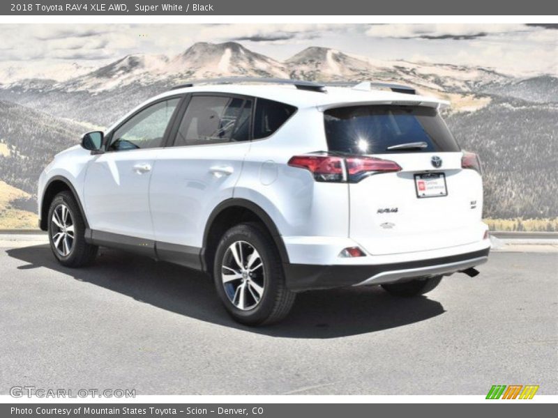 Super White / Black 2018 Toyota RAV4 XLE AWD