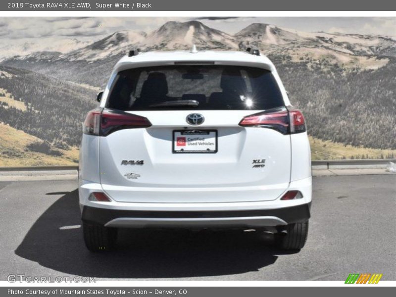 Super White / Black 2018 Toyota RAV4 XLE AWD