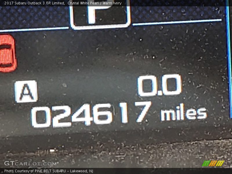 Crystal White Pearl / Warm Ivory 2017 Subaru Outback 3.6R Limited