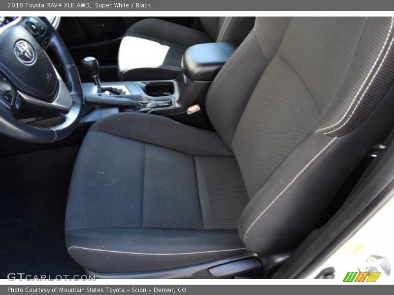 Super White / Black 2018 Toyota RAV4 XLE AWD