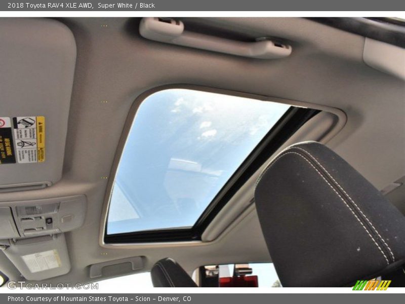 Super White / Black 2018 Toyota RAV4 XLE AWD