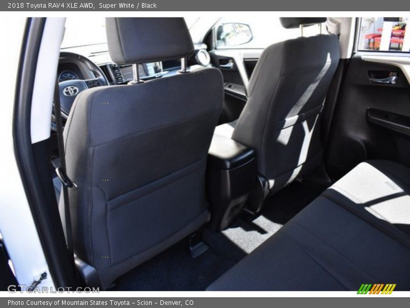 Super White / Black 2018 Toyota RAV4 XLE AWD