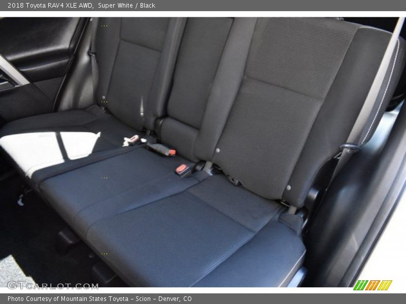 Super White / Black 2018 Toyota RAV4 XLE AWD